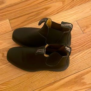 Black leather Blundstone boots. Size 5 mens (purchased as female for square toe)